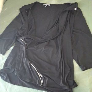 V-neck long sleeve shirt